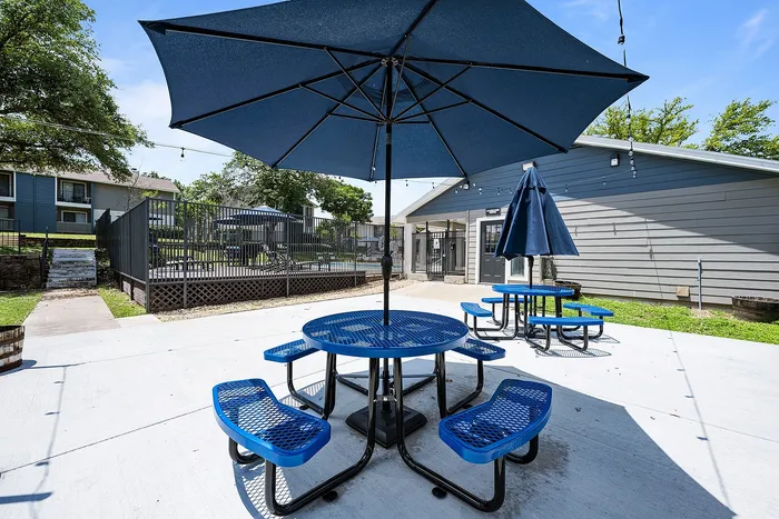 02_Hilltop_Amenities_Grilling_GazeboArea07