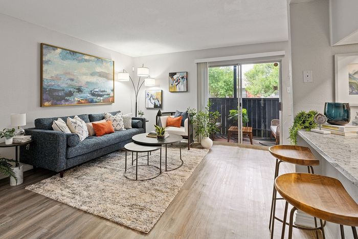 01bNorthsideHeights_Model_Livingroom02