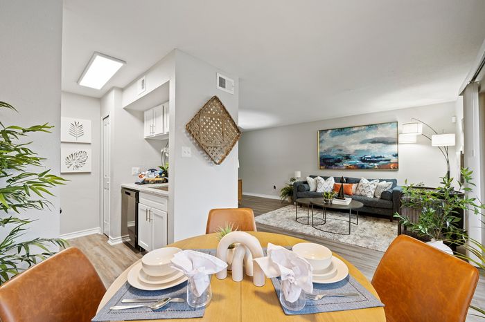 01fNorthsideHeights_Model_DiningArea02