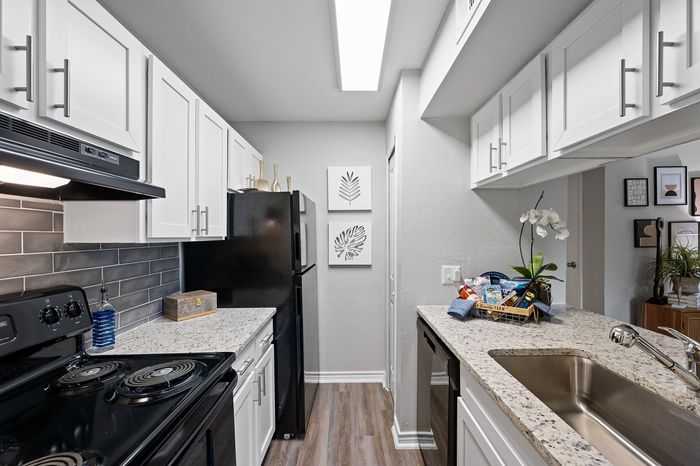 01gNorthsideHeights_Model_Kitchen01