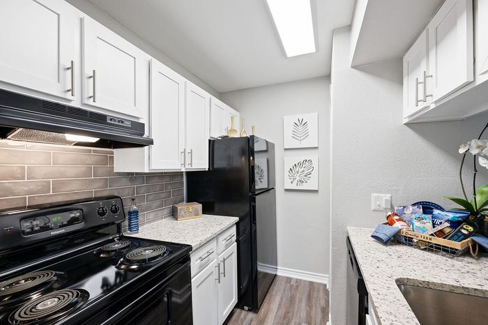 01hNorthsideHeights_Model_Kitchen02