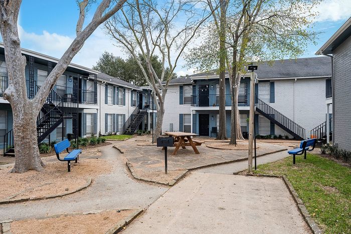 02g_Verena_Amenities_Courtyard_GrillingArea
