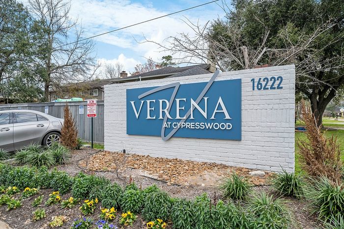 03d_Verena_MainEntrance_MonumentSign