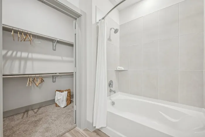 Model 1 bed- 1 bath Expansive Walk-In Closet