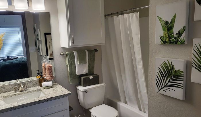 The Park on Forum - Modern Bathroom