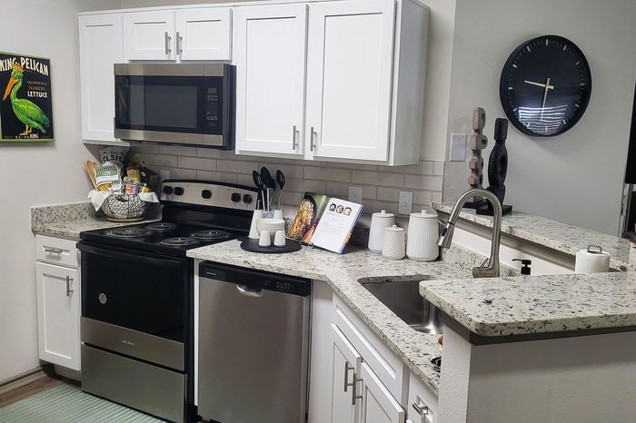 The Park on Forum - Modern Kitchen
