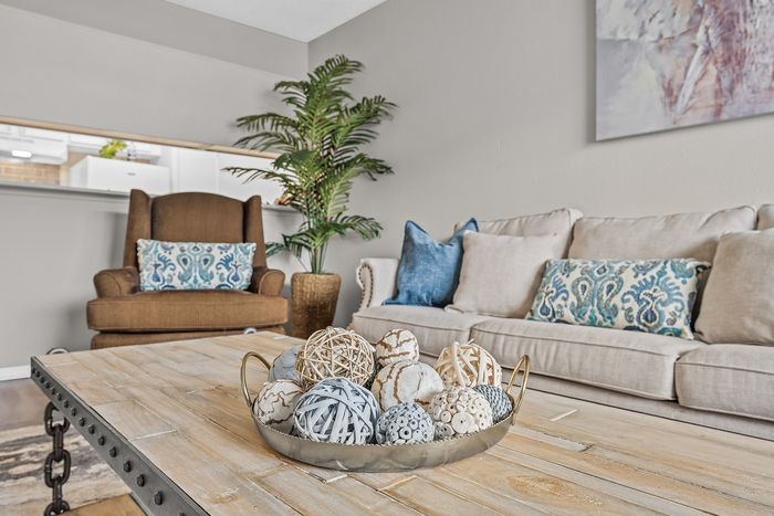 Solana - Cozy Living Room