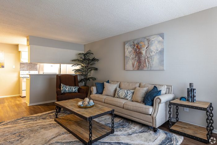 Solana - Cozy Living Room