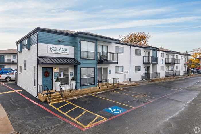 Solana - Leasing Office Exterior
