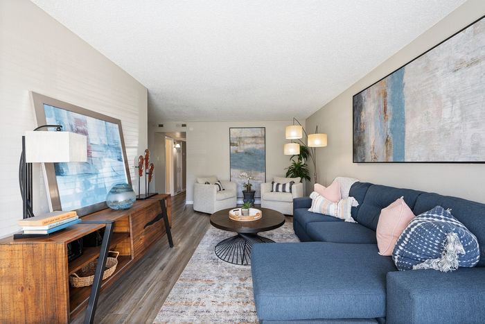 The Palm on SPID - Stylish Living Room