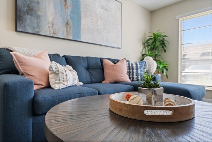 The Palm on SPID - Cozy Living Room