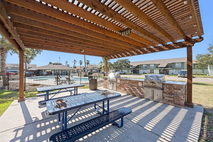 The Palm on SPID - Outdoor Grill Area