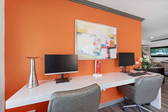 The Palm on SPID - Office Workstations