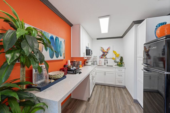 The Palm on SPID - Vibrant Kitchen