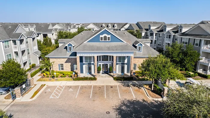 The Pointe at Victoria - Building Exterior
