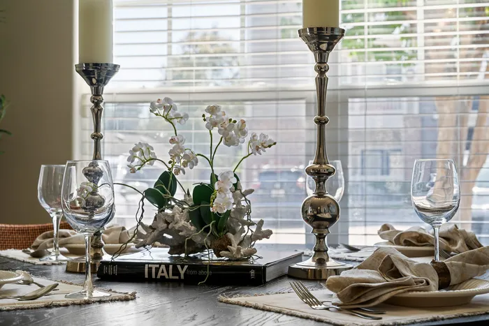 The Pointe at Victoria - Elegant Dining Table