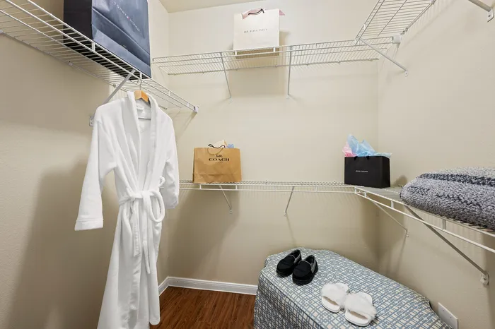 The Pointe at Victoria - Walk-In Closet
