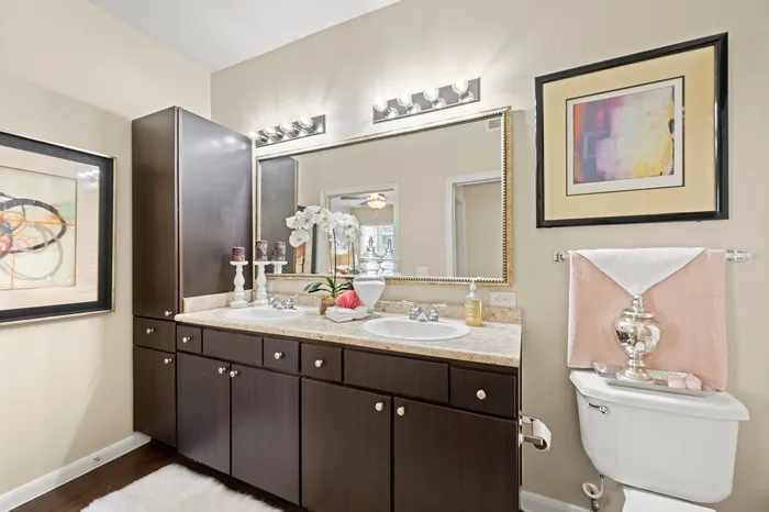 The Pointe at Victoria - Modern Bathroom