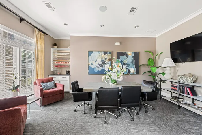 The Pointe at Victoria - Stylish Lounge