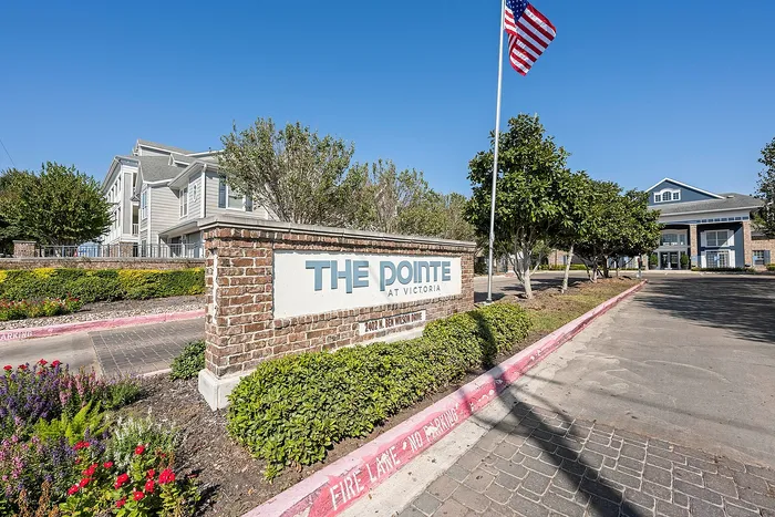 The Pointe at Victoria - Entrance Sign