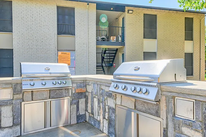 Woodside Flats - Outdoor Grills