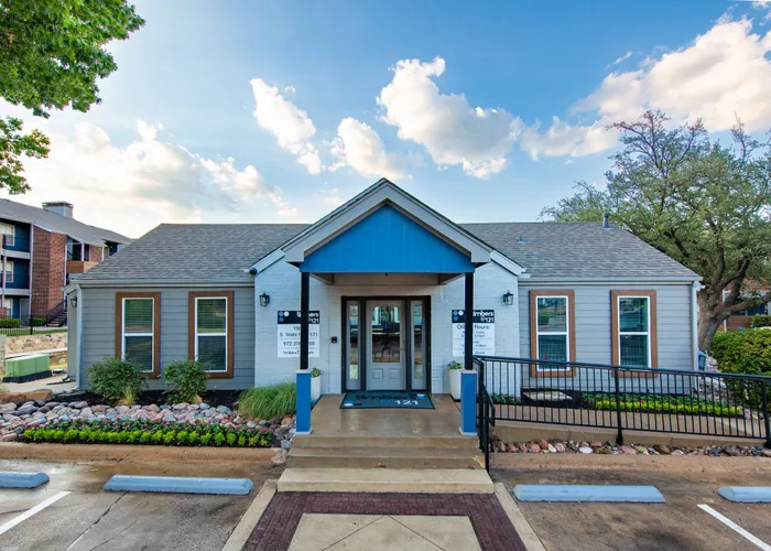 Leasing Office Exterior