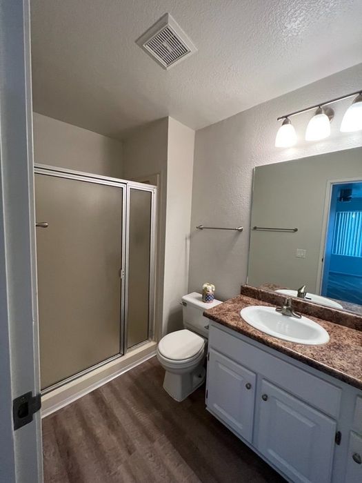 2x2 Chateau - Master Bath