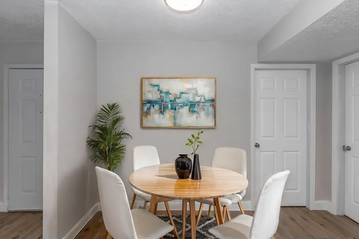 B1 Breakfast Nook