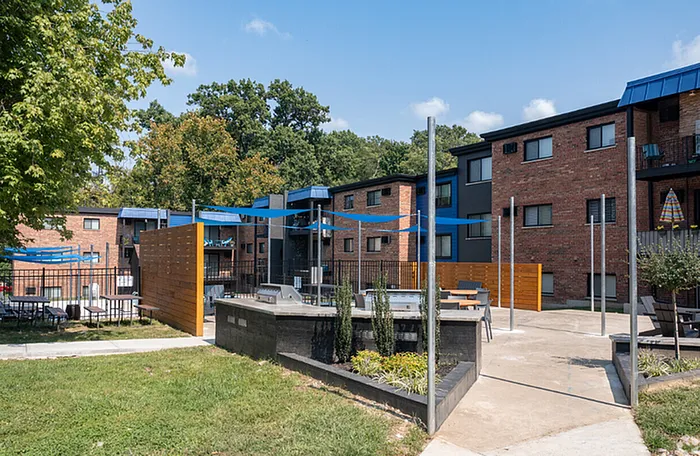 Blue Valley Flats - Outdoor Courtyard