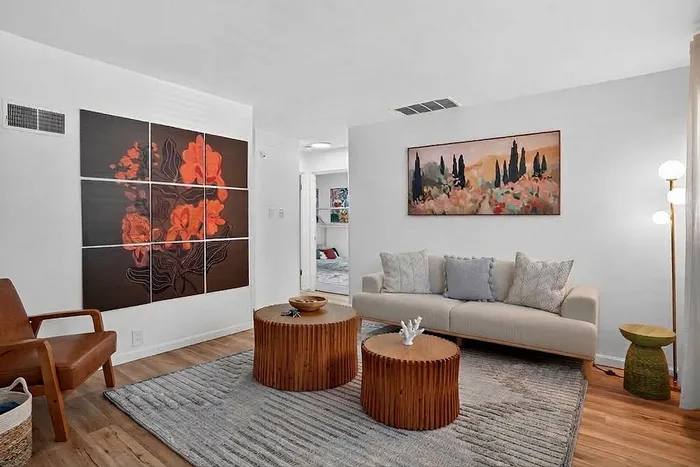 Kingston - Cozy Living Room