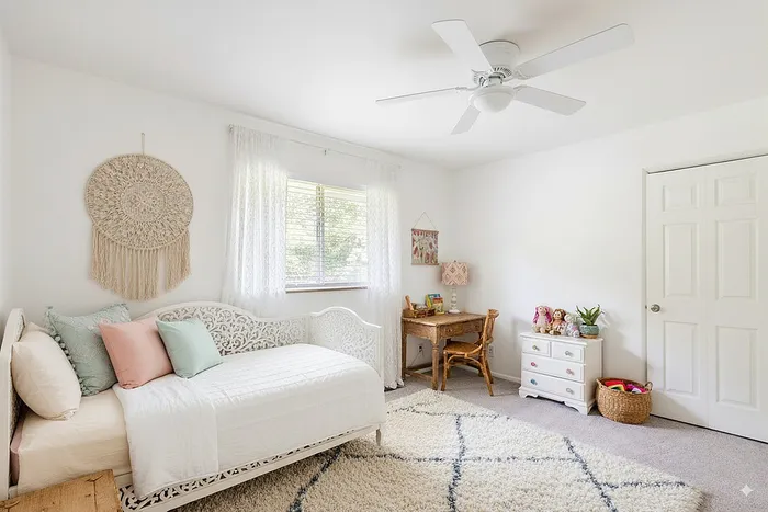 Kingston - Cozy Bedroom Decor