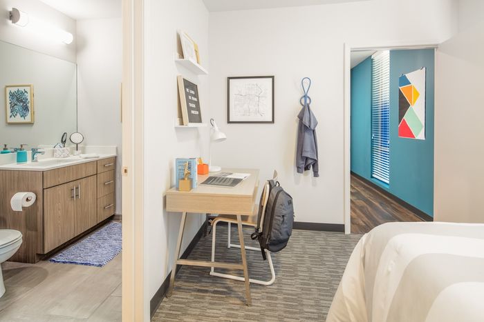 Master Bathroom | Off Campus Housing Columbia | Rise on 9th