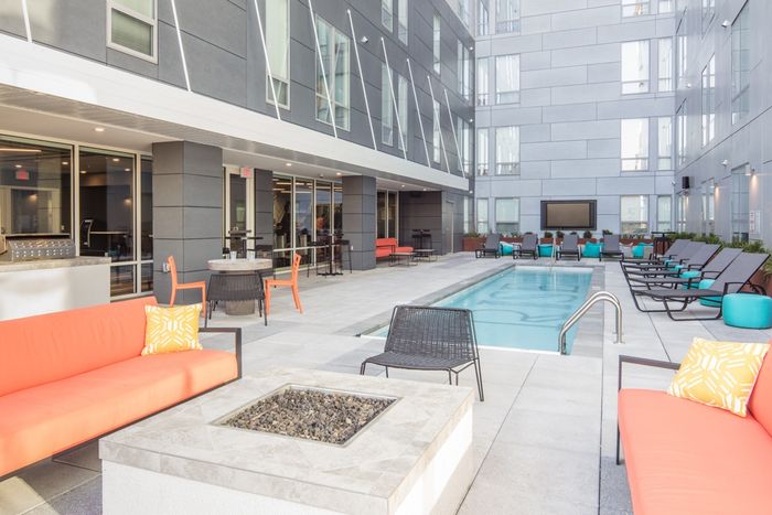 Sparkling Pool | Apartments Columbia Mo | Rise on 9th