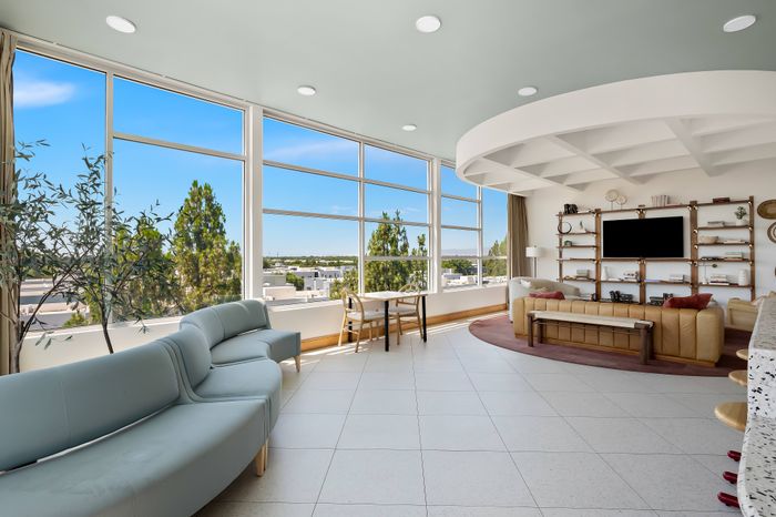 Sky Lounge