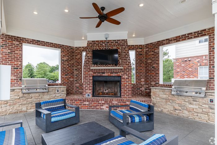 Outdoor Fireplace & Grills