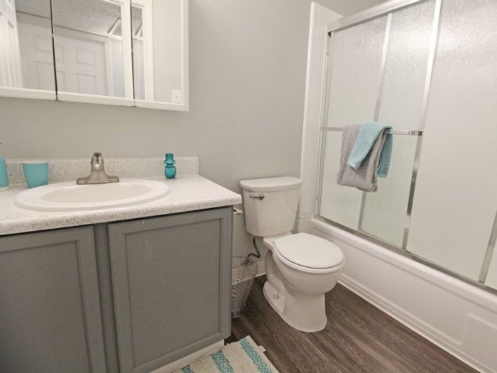 Spacious Bathroom | Apartments In Sacramento | The Confluence