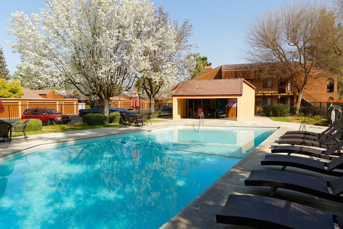 Sparkling Pool | Apartments for rent in Fresno, CA | The Lexington