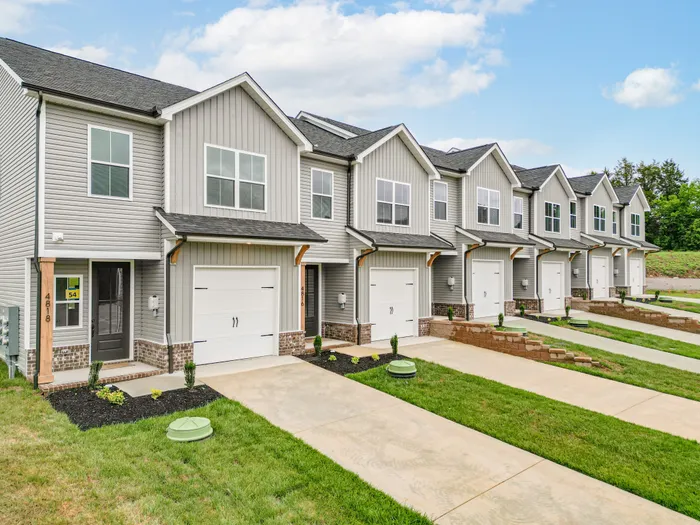 Front of Town Homes | Snowmass Townhomes | Single Family Homes For Rent in Knoxville, TN