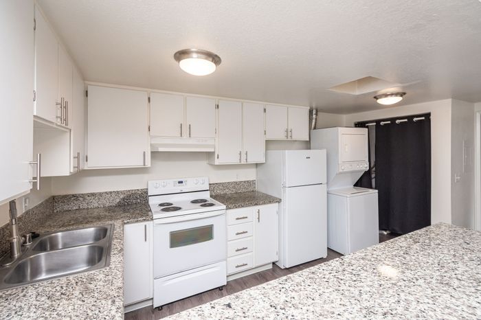 Cottages on 5th (NEW) - Modern Kitchen