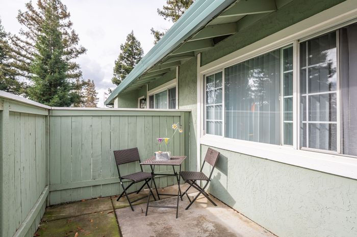 Cottages on 5th (NEW) - Patio Seating