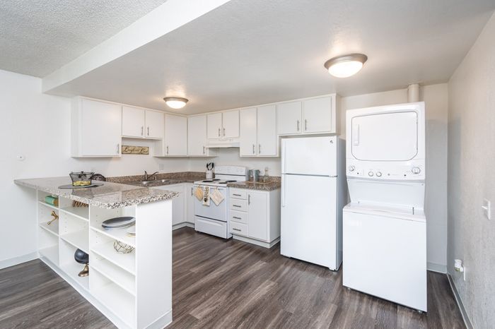 Cottages on 5th (NEW) - Modern Kitchen