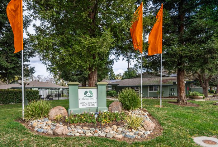 Cottages on 5th (NEW) - Entrance Sign