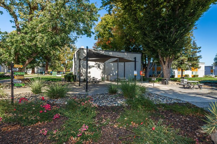 University River Village B - Outdoor Patio