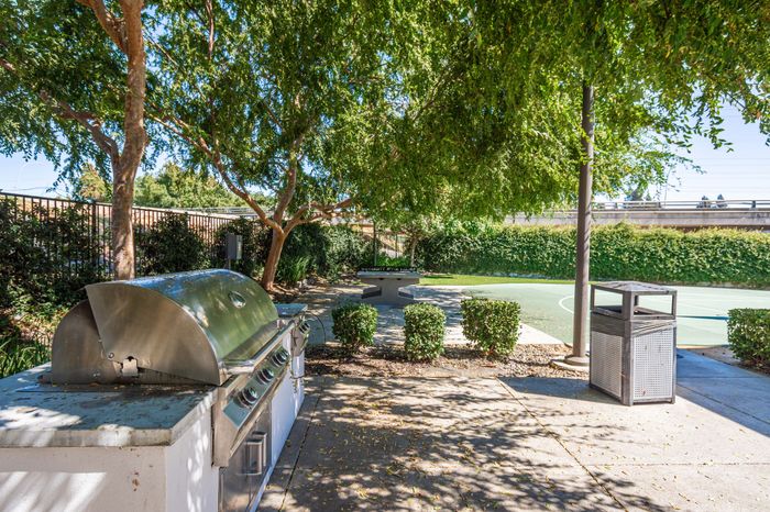 University River Village C - Outdoor Grill Area
