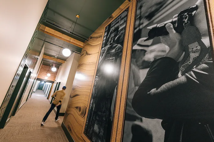 Dizzy Hallway Details