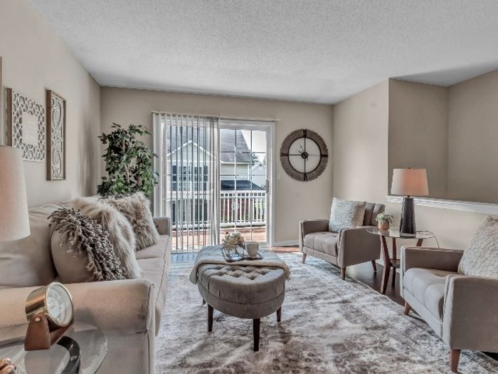 Living Room | East Amherst NY Apartment Homes | Autumn Creek Apartments