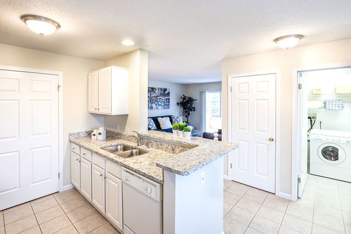 Apartments in East Amherst, NY | Autumn Creek Apartments