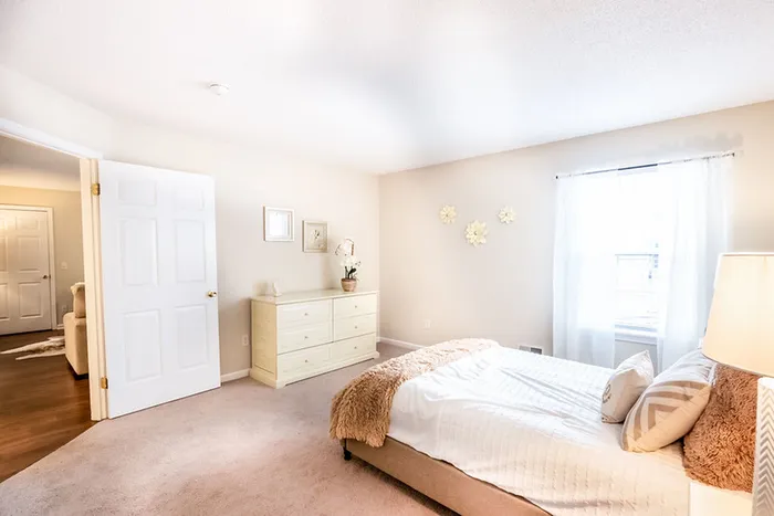 Luxurious Bedroom | Luxury Apartments Buffalo | Autumn Creek Apartments