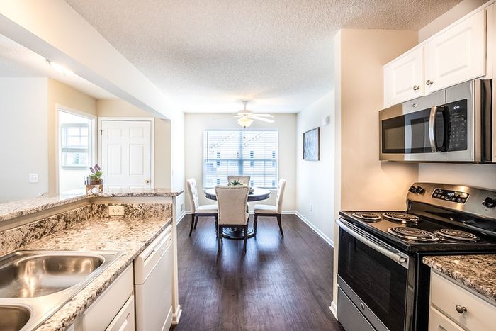 Modern Kitchen | East Amherst NY Apartment For Rent | Autumn Creek Apartments