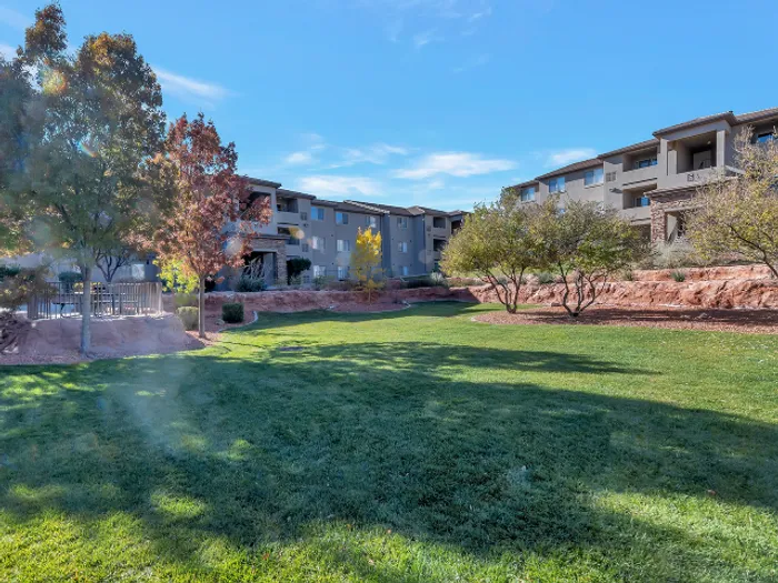Courtyard with picnic table
